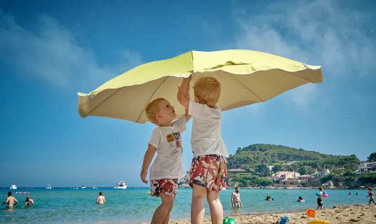 Expert Advice: Keeping Kids Healthy While Traveling During the Holiday Season